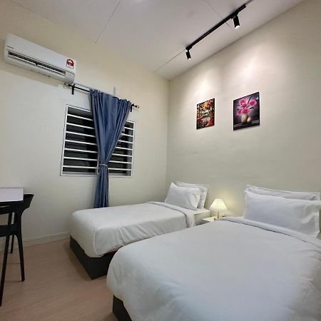 Ww Hostel 22A Private Shower George Town Bagian luar foto