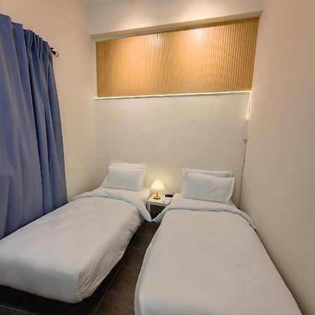 Ww Hostel 22A Private Shower George Town Bagian luar foto