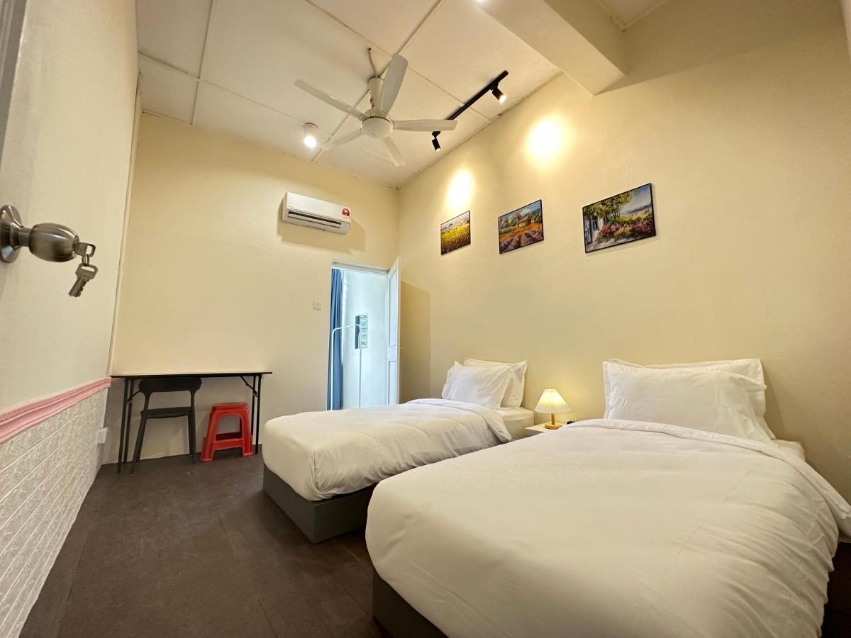 Ww Hostel 22A Private Shower George Town Bagian luar foto