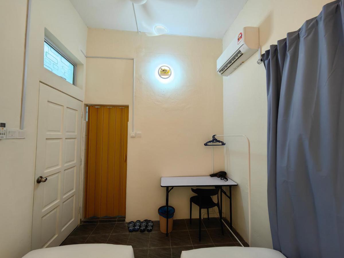 Ww Hostel 22A Private Shower George Town Bagian luar foto