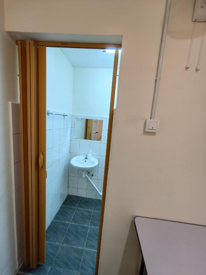 Ww Hostel 22A Private Shower George Town Bagian luar foto