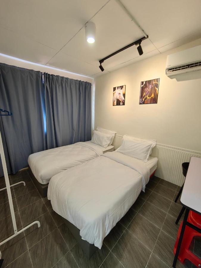 Ww Hostel 22A Private Shower George Town Bagian luar foto