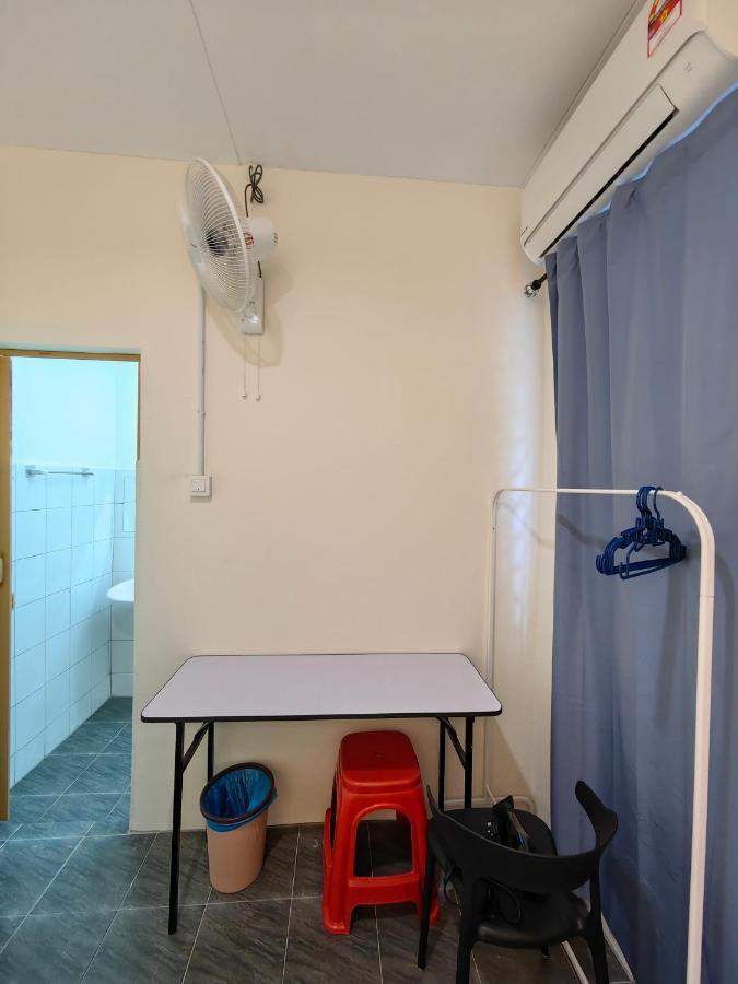 Ww Hostel 22A Private Shower George Town Bagian luar foto
