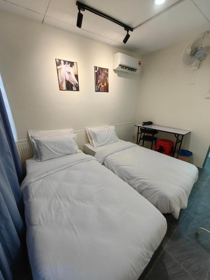 Ww Hostel 22A Private Shower George Town Bagian luar foto