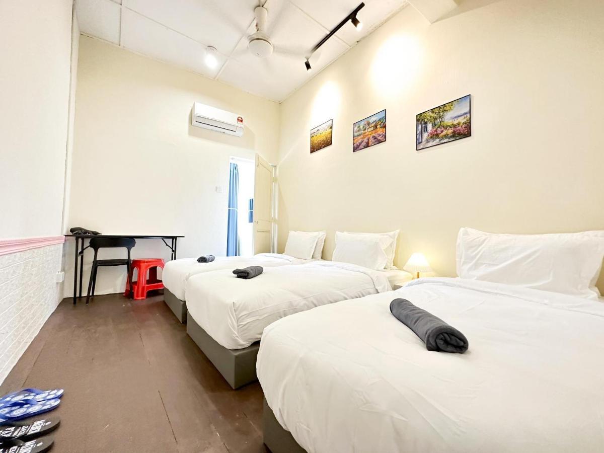 Ww Hostel 22A Private Shower George Town Bagian luar foto
