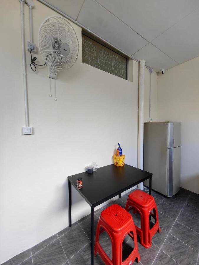 Ww Hostel 22A Private Shower George Town Bagian luar foto